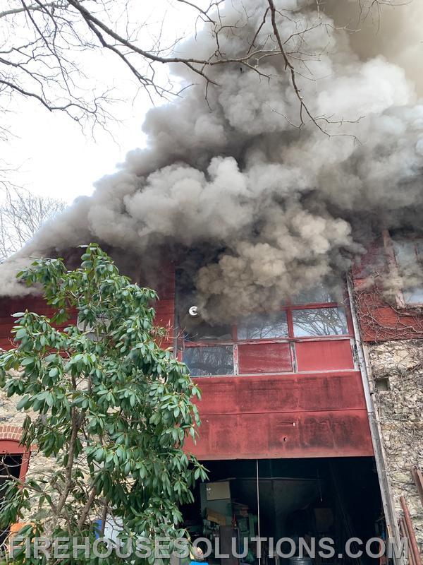 Cumberland Fire- Engine 3 and Engine 8 working 